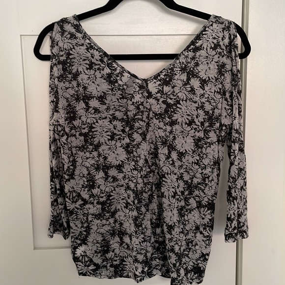 Jessica Simpson Cold Shoulder Floral Print Blouse XS - Picture 2 of 2